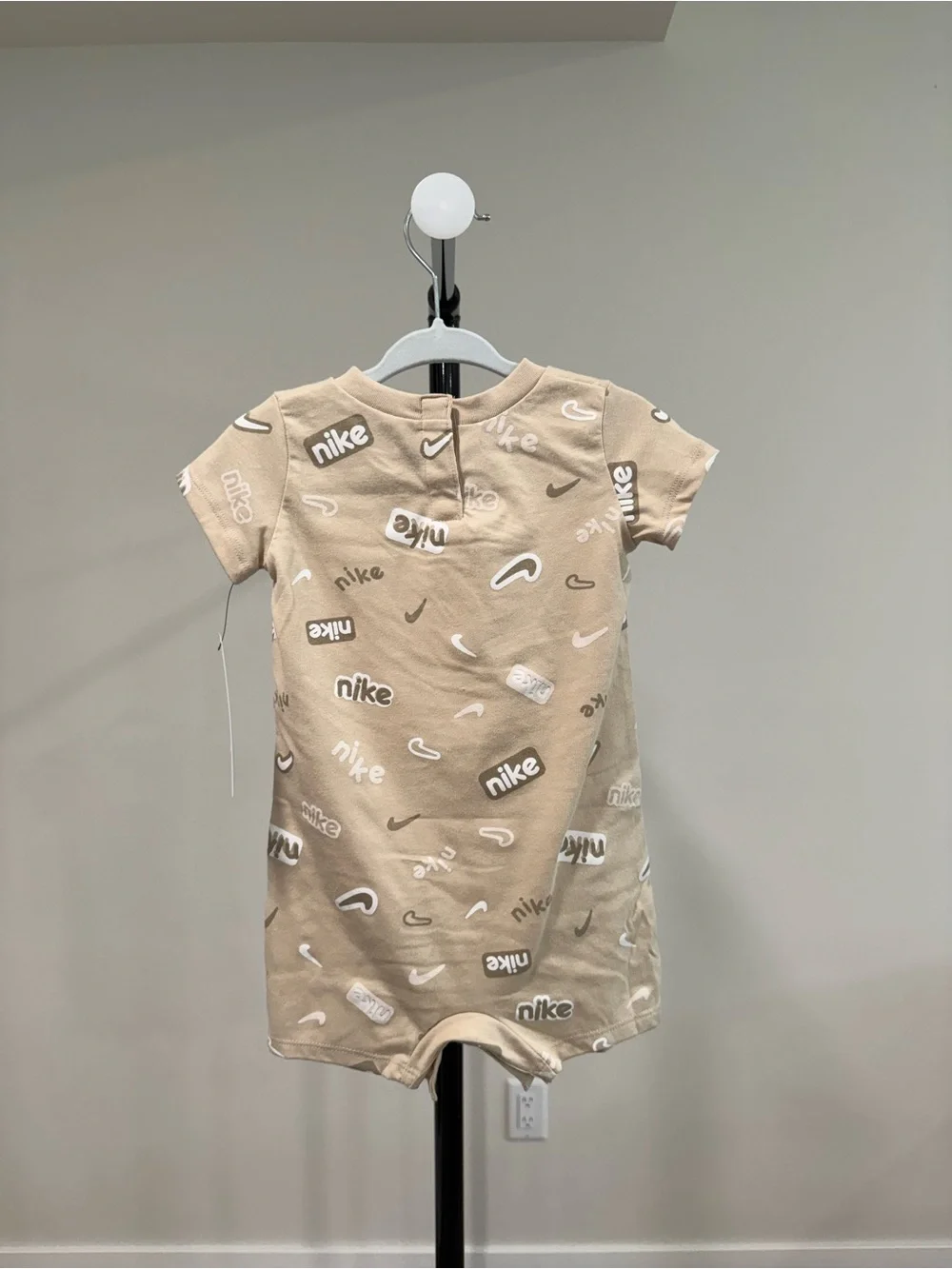 NWT Nike Infant Swoosh All-Over Print Romper, Beige/Hemp, Size 9 Months